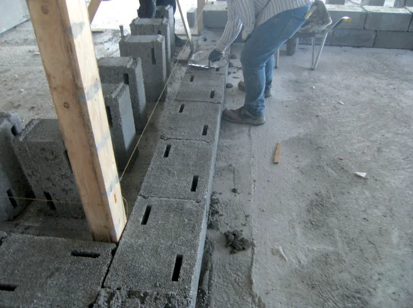 Courses of SMARTBLOCK blocks laid with staggered joints