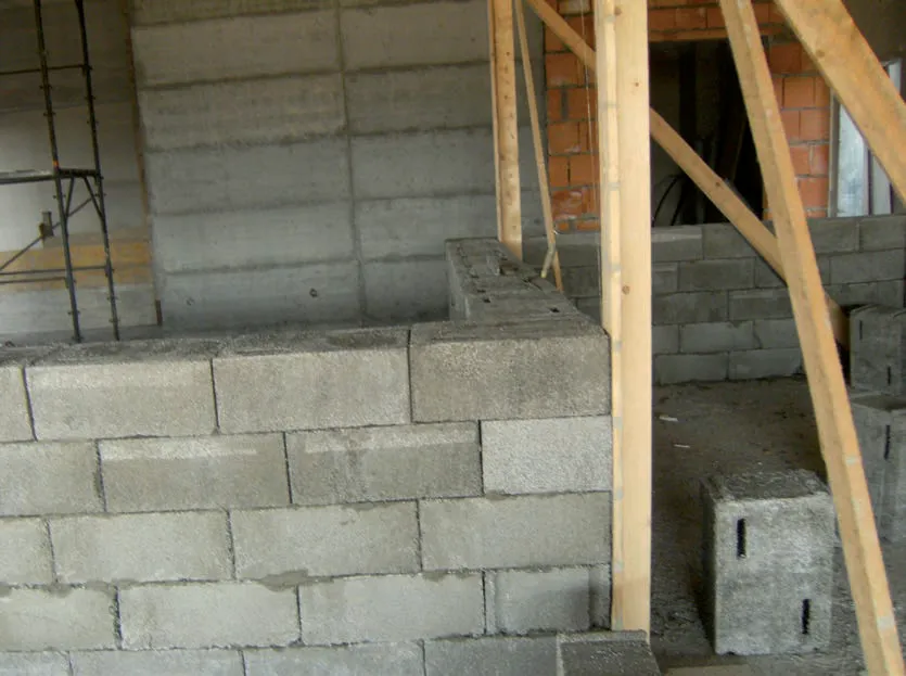 SMARTBLOCK walls tied to the structure